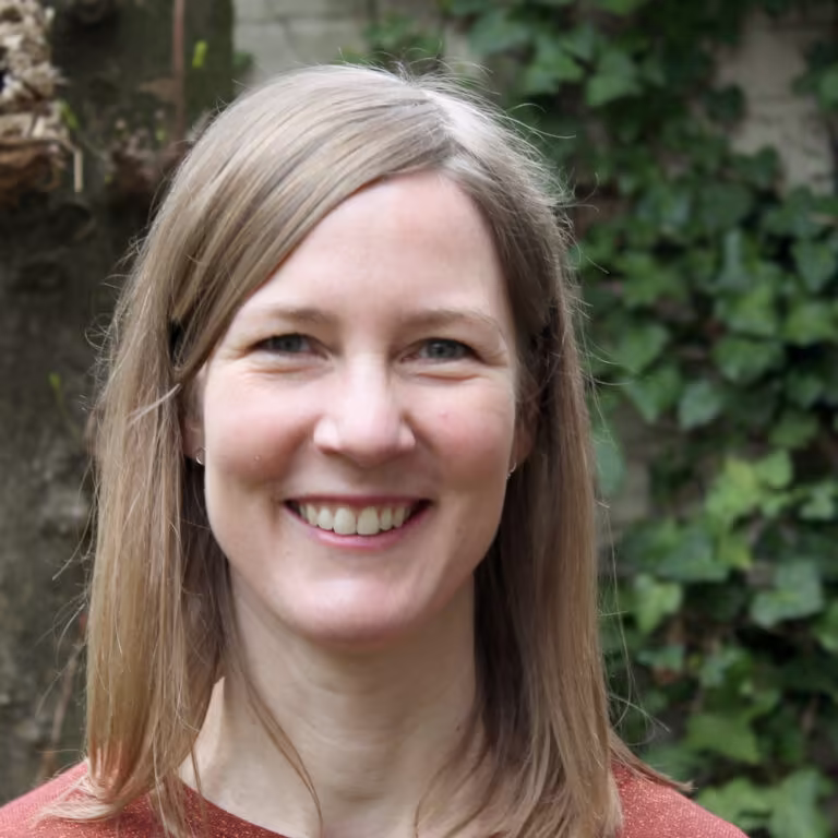 Portraitfoto von Julia Sunderer
